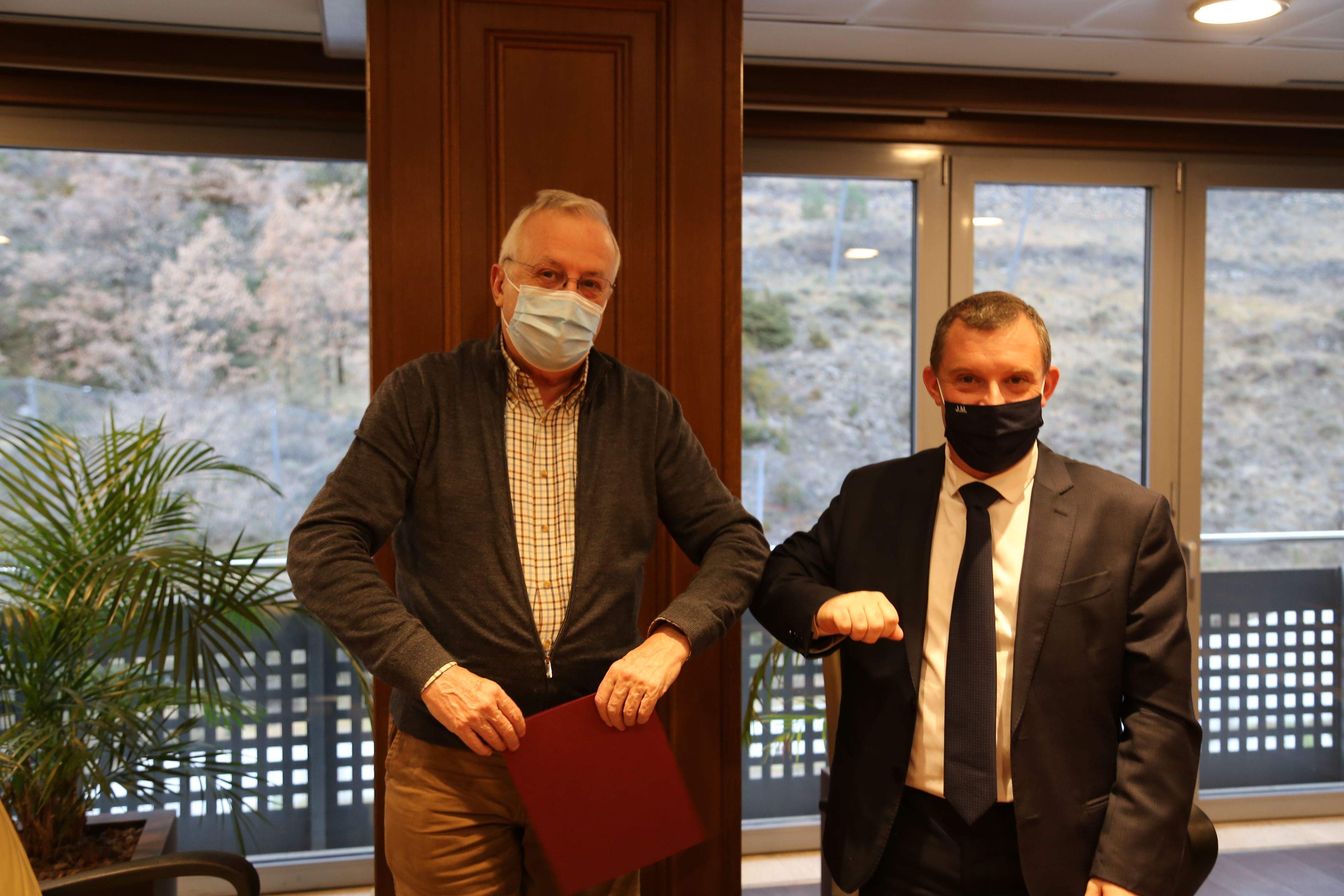 Armengol i Majoral després de signar l'acord aquest dilluns.