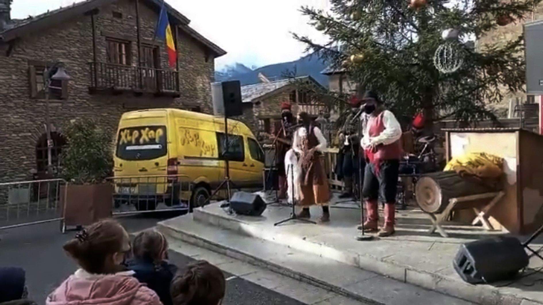 Actuació de 'Xip Xap' en el marc de l'acte del Cagatió.