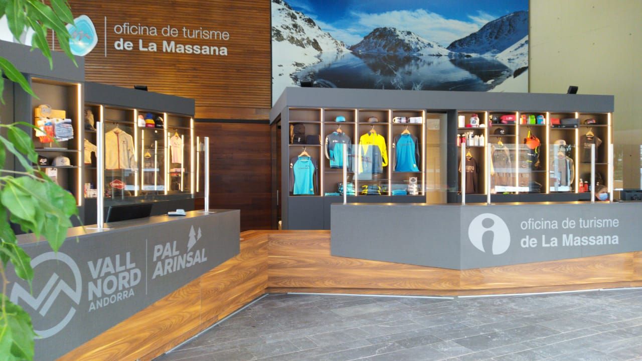 La renovada oficina de Turisme.