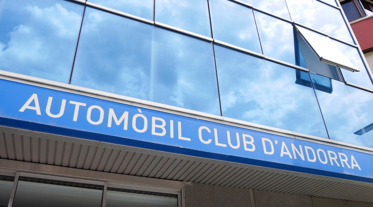 Façana de la seu de l'Automòbil Club d'Andorra.