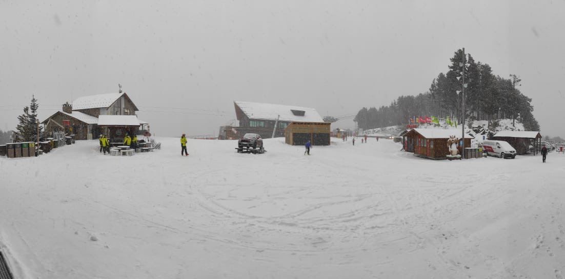 Les nstal·lacions de Vallnord Pal Arinsal després de la nevada d'aquest matí.