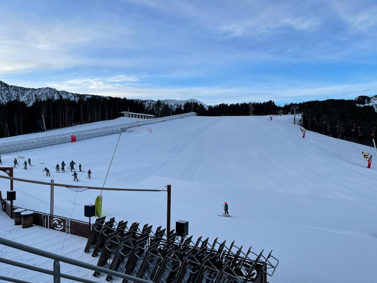 Aficionats a l'estació de Pal Arinsal.