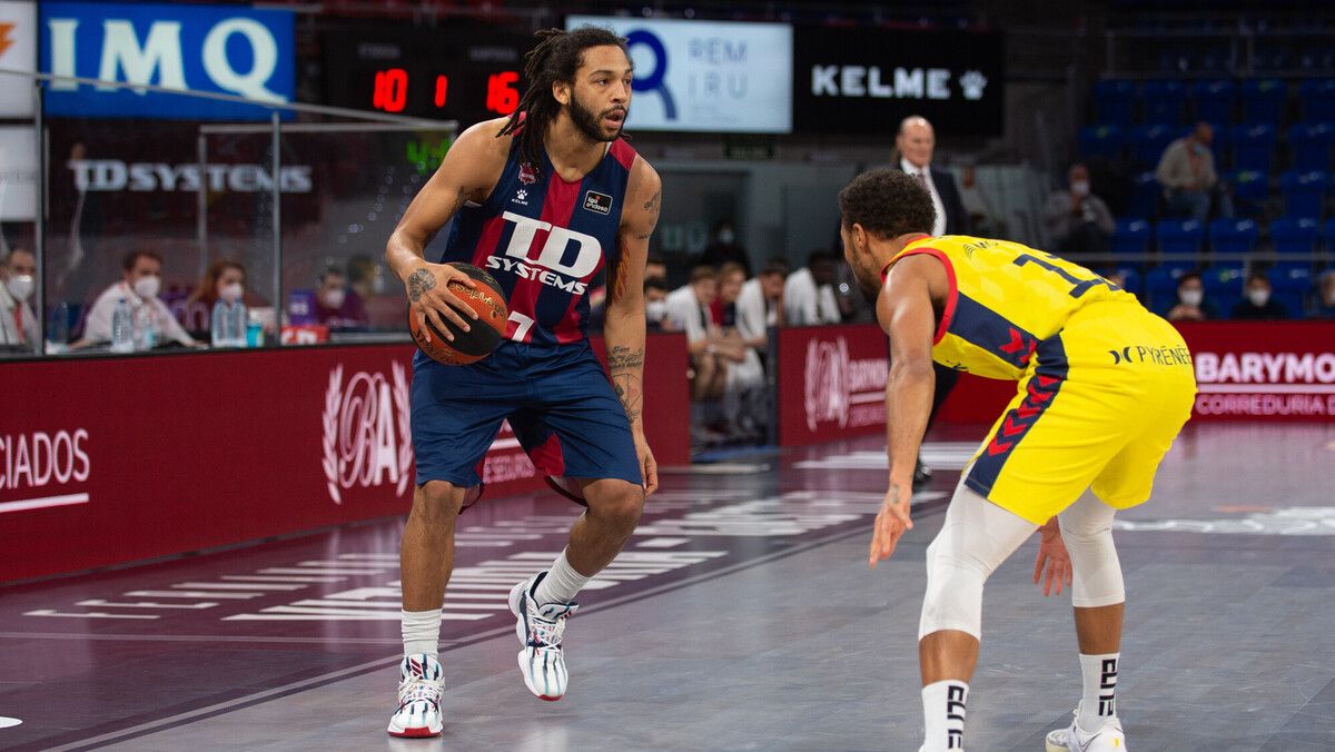 Henry, el gran protagonista del partit, marcat per Hannah.