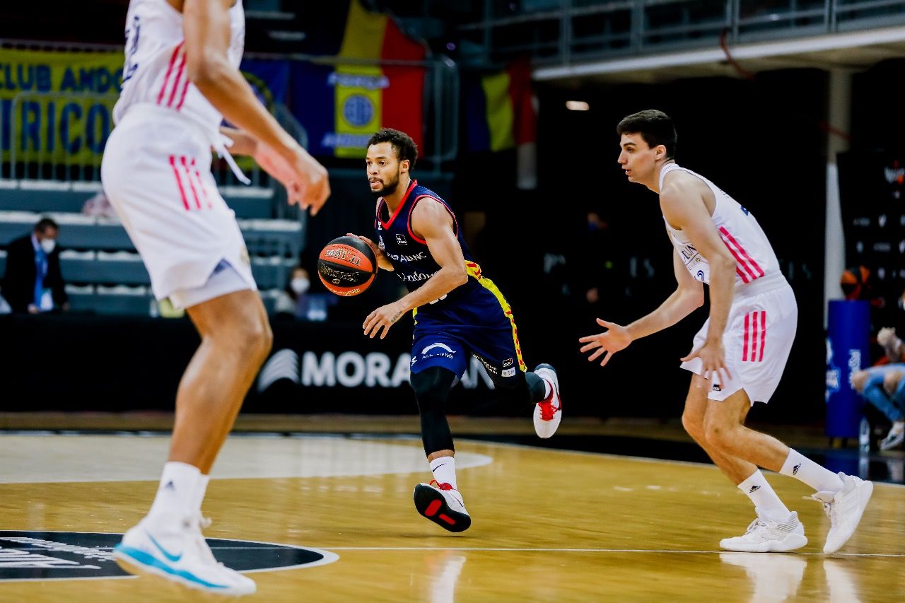 Hannah conduint la pilota 