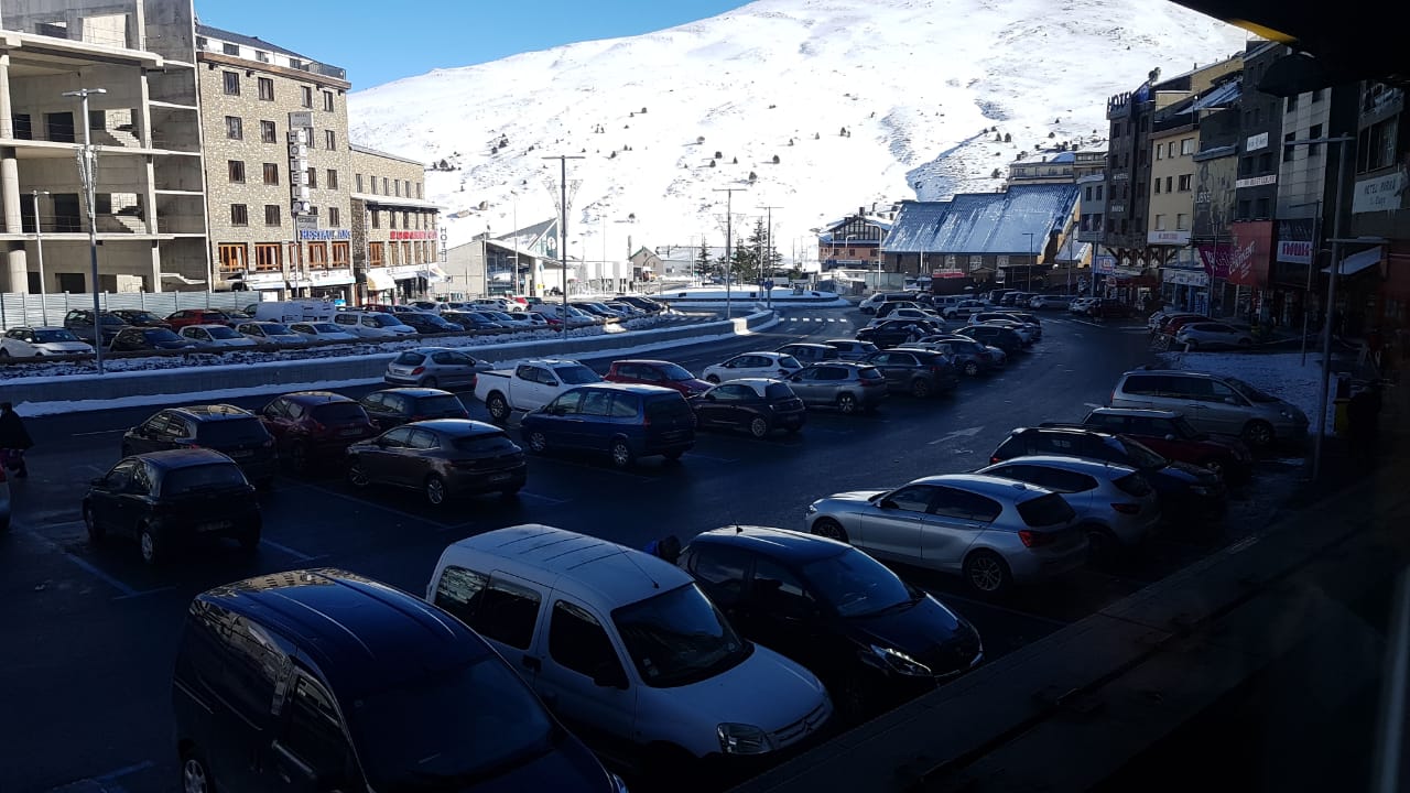 El Pas ha mantingut aquest dilluns un bon nivell d'afluència encara que lluny a la d'altres dies.