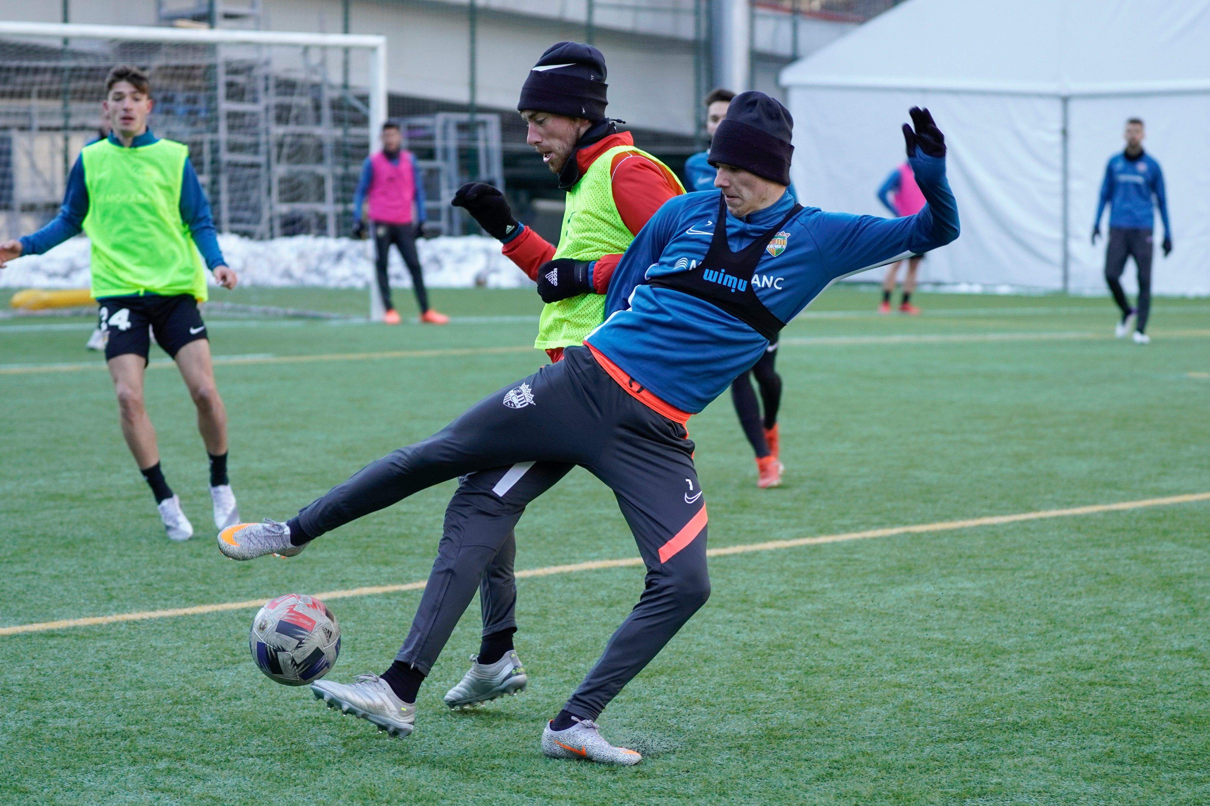 Un instant d'un entrenament d'aquesta setmana, fets sota un intens fred.
