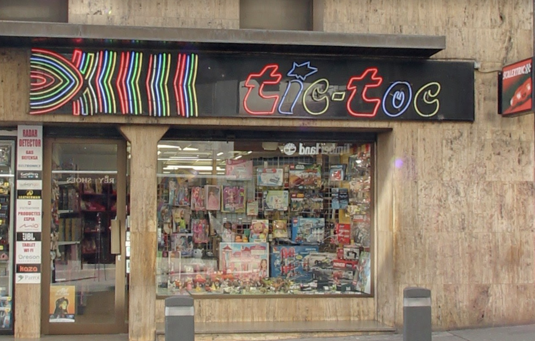 Façana de la botiga Tic Toc, a Andorra la Vella