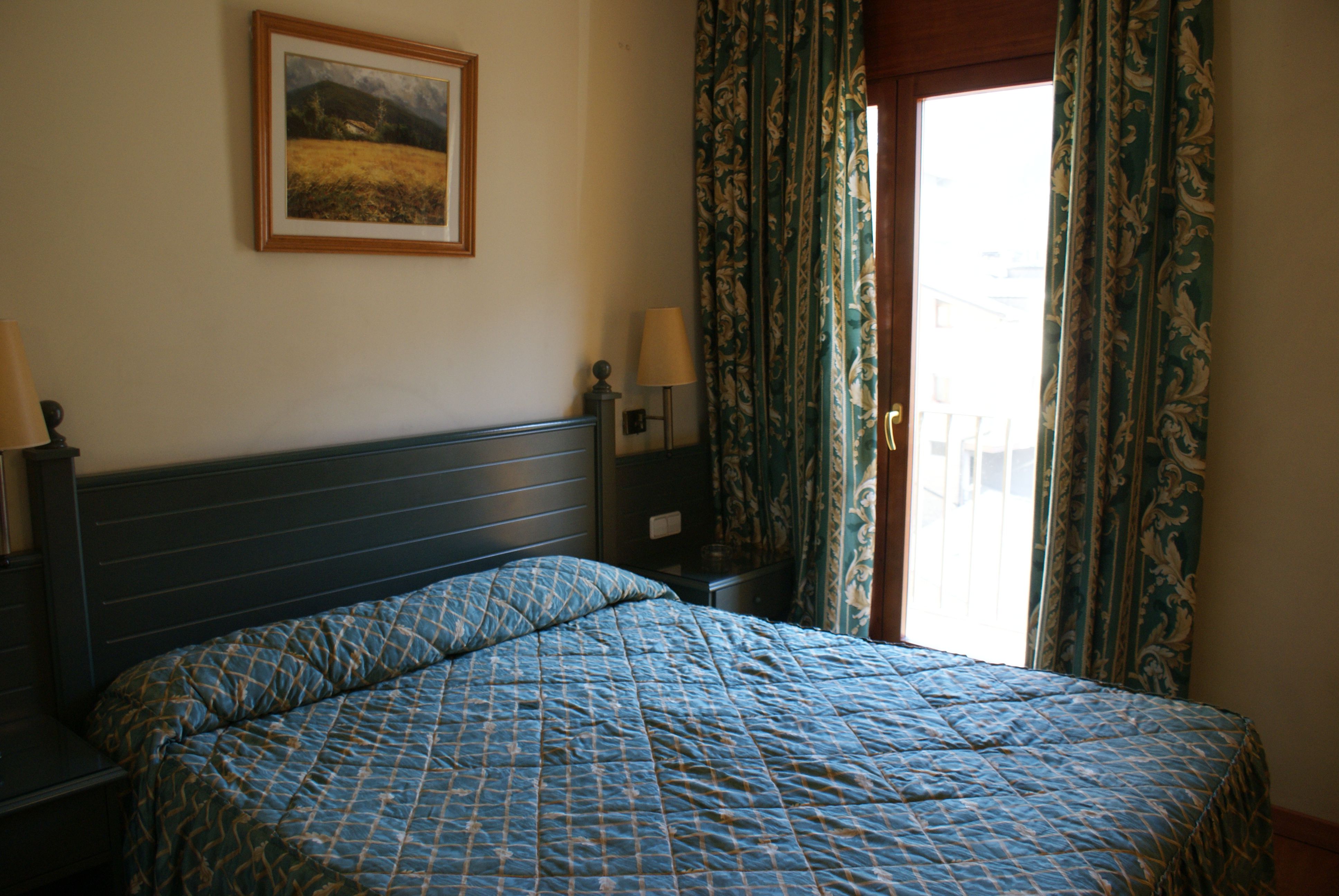 Una imatge d'una de les habitacions de l'hotel on han estat allotjats, Una imatge d'una de les habitacions de l'hotel on han estat allotjats,