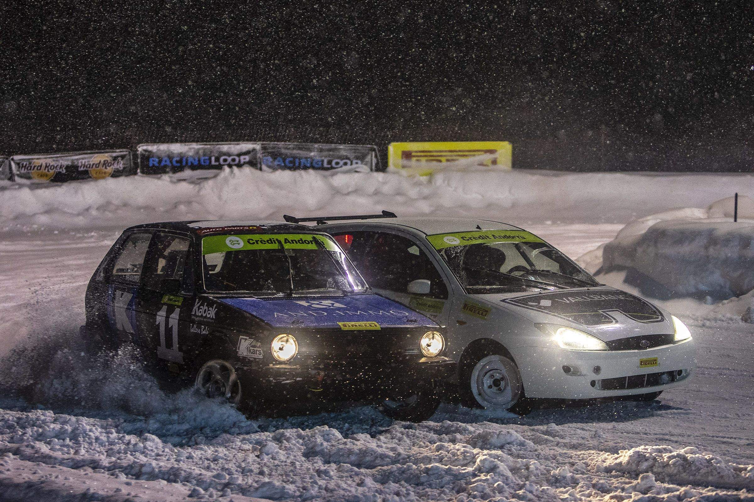 Un moment de la cursa de vehicles amb dues rodes motrius.