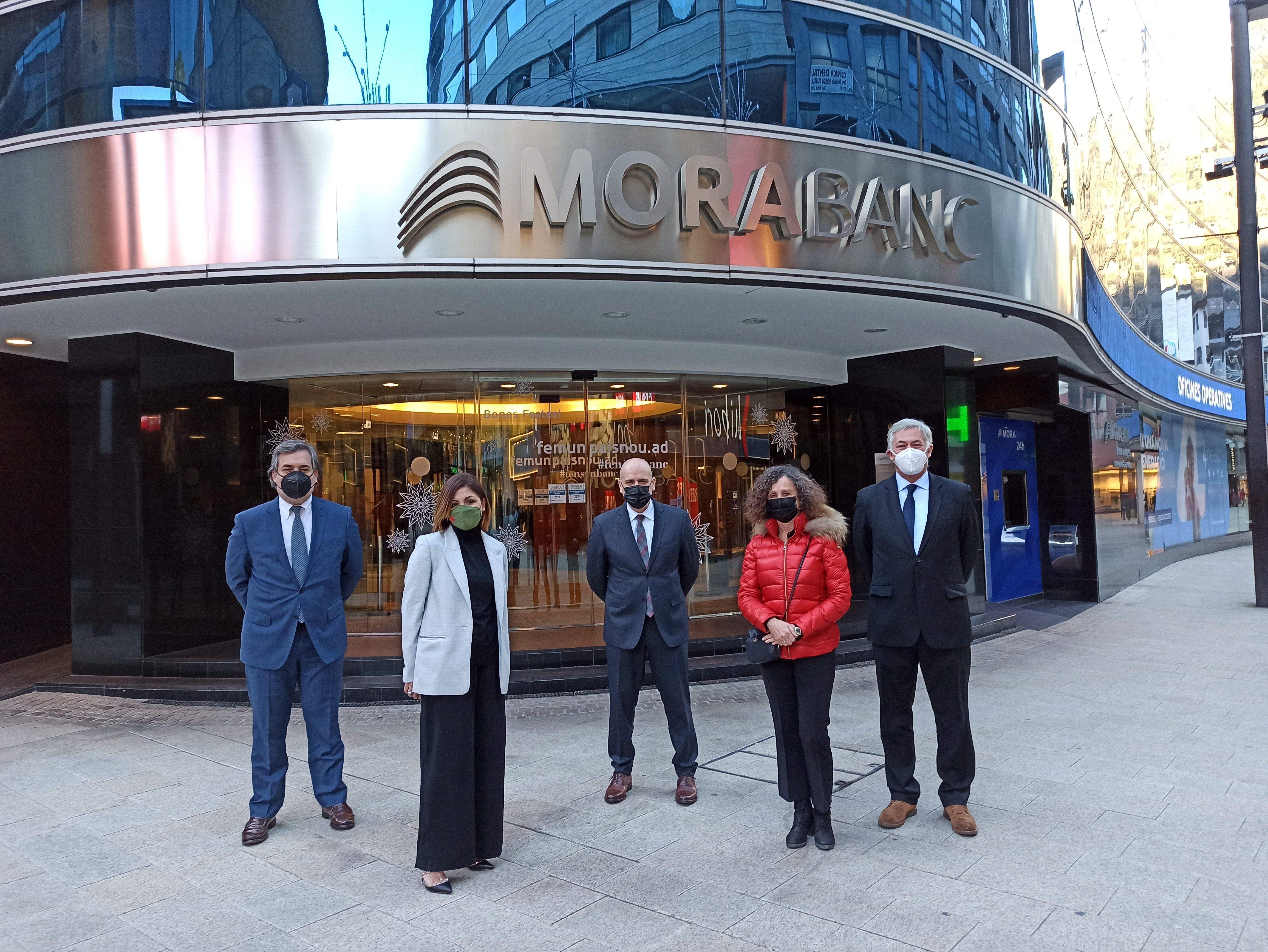 Els representants de les tres entitats promotores de l'enquesta.