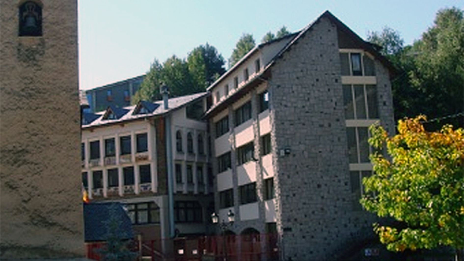 Una imatge de l'edifici que acull l'escola francesa de primària a la Massana.