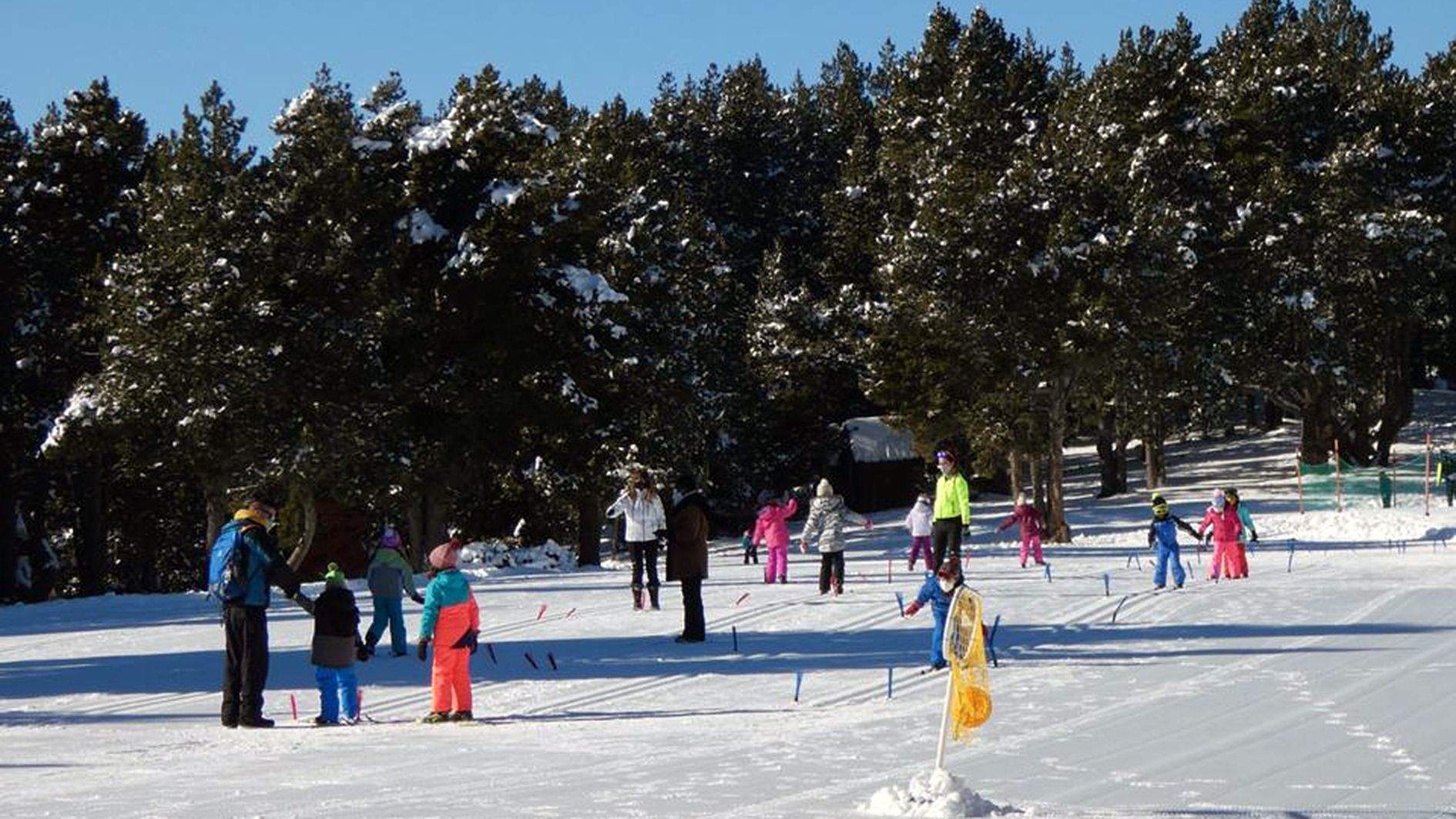 Escolars lauredians fan aquest dilluns activitats a la Cota 2.000 de Naturlandia.