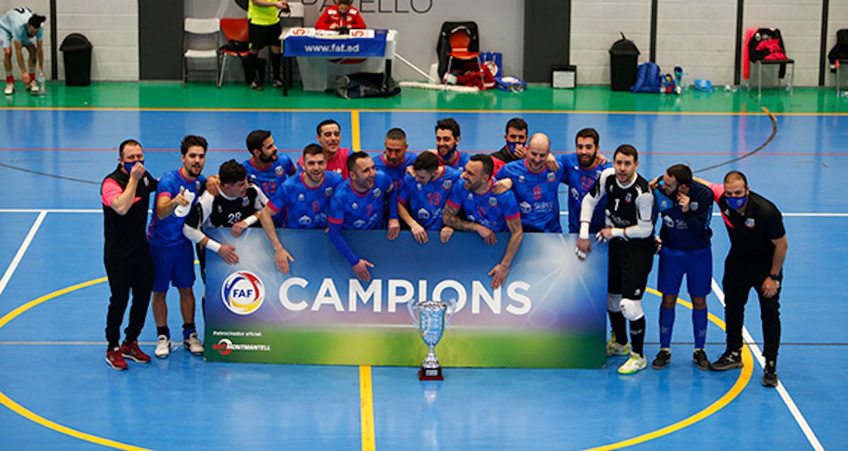 El Sideco Encamp ha aixecat un nou trofeu.