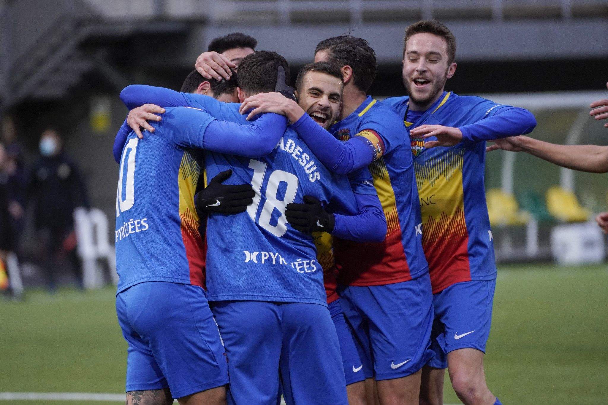 Els jugadors tricolors celebren un dels gols.