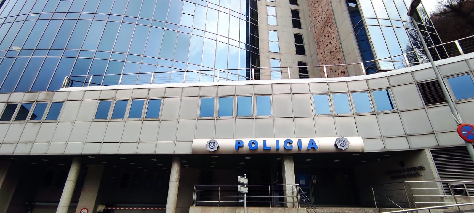 Despatx central de la policial, al carrer Ciutat de Sabadell.