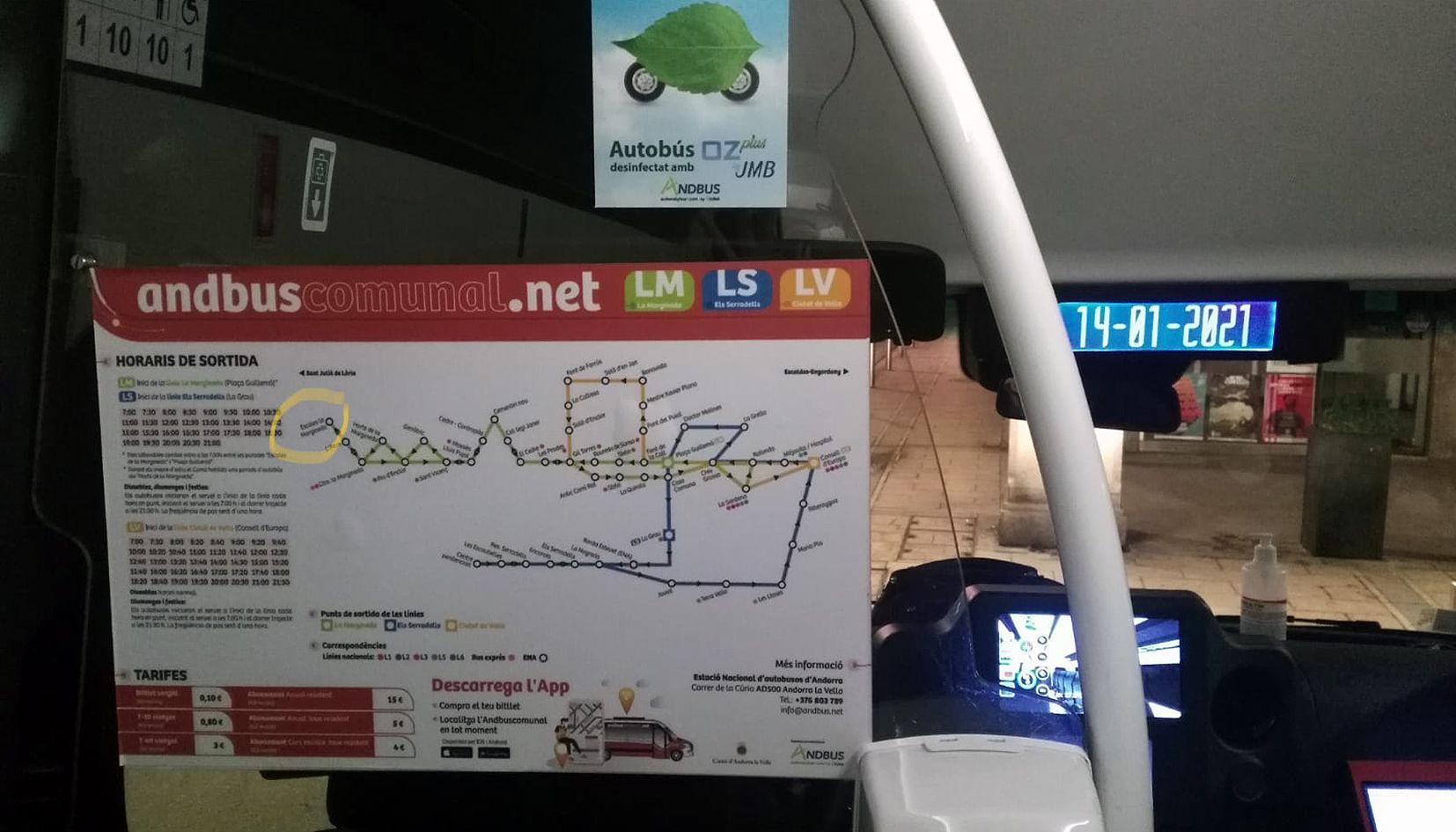 El plànol de la línia de la Margineda en un bus comunal quan la parada que es reivindica encara apareixia.