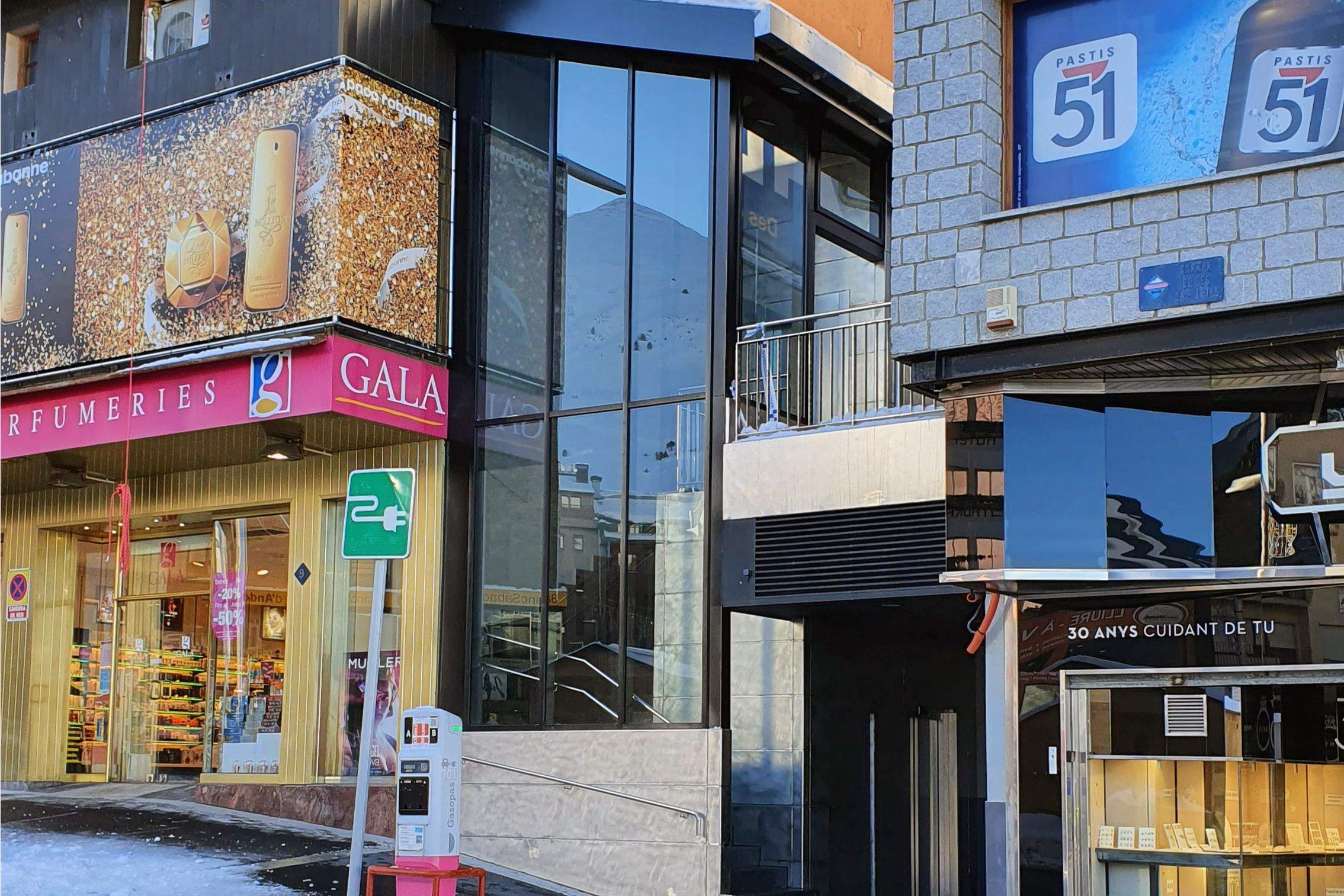 El nou ascensor entre el carrer de les Abelletes i la plaça Coprínceps.