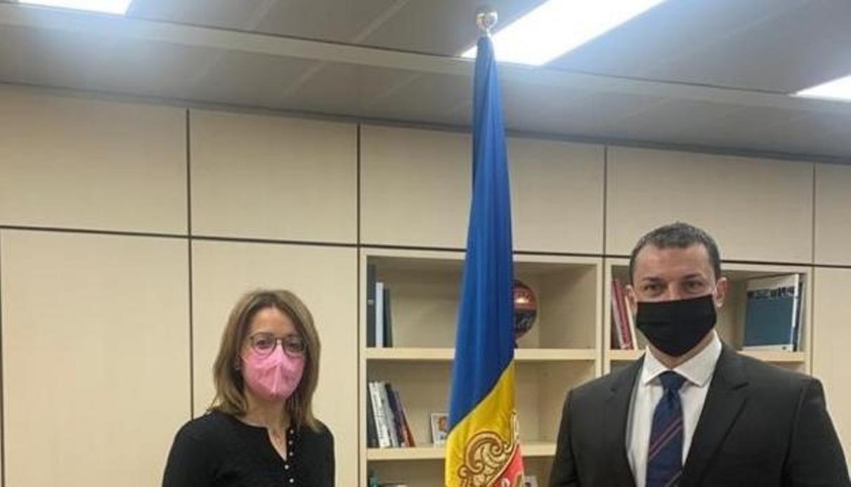 La directora general d'Andorran Banking, Ester Puigcercós, i el ministre de Presidència, Economia i Empresa, Jordi Gallardo aquest dimarts.