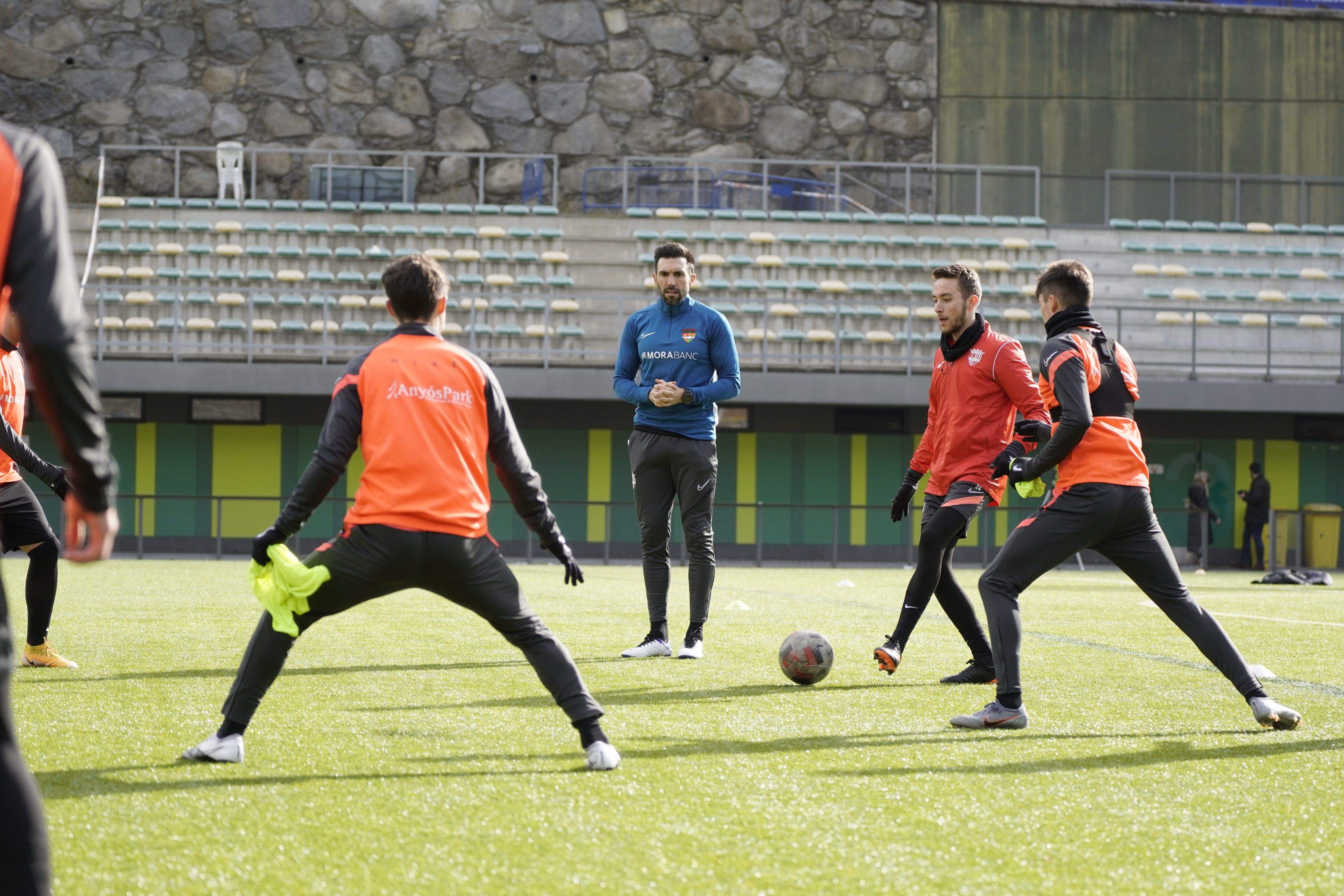 Sarabia, dirigint el seu primer entrenament.