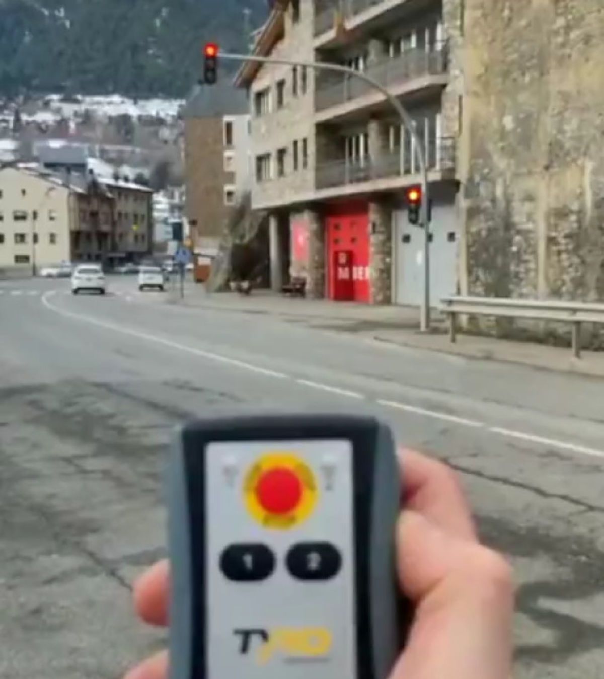 El semàfor s'activa amb un aparell quan faci falta sortir de la caserna.