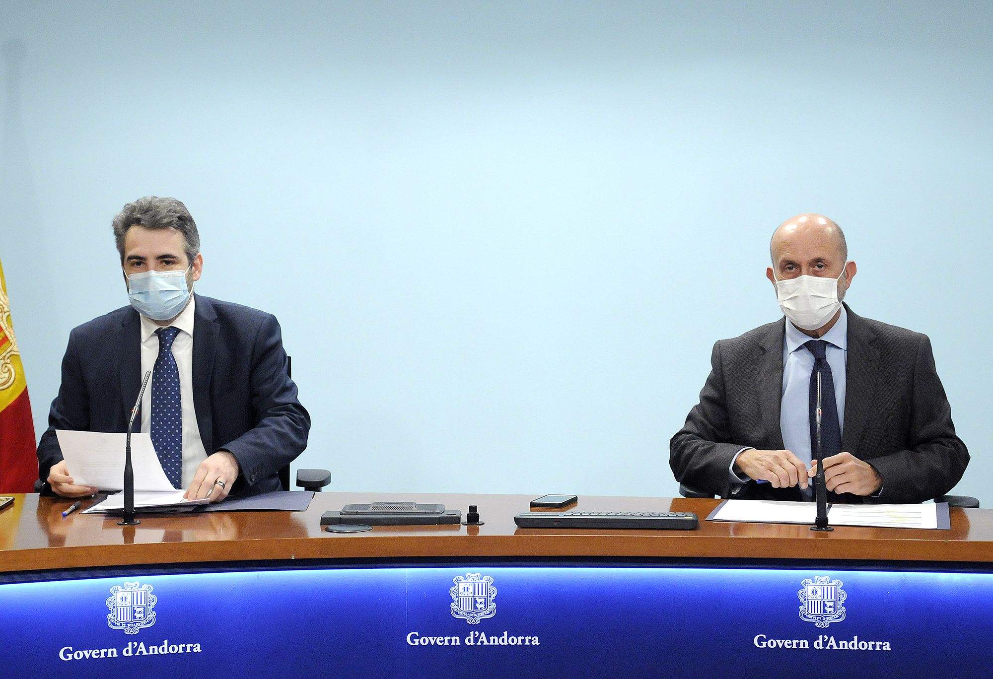 Jover, que ha fet públiques les dades, al costat del ministre Benazet.