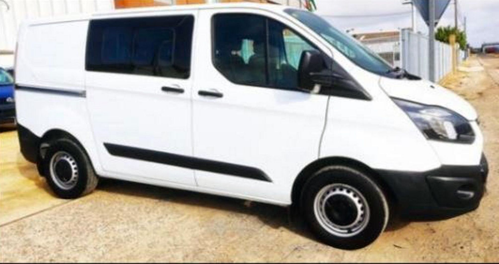 La furgoneta amb què presumptament hauria vingut a Andorra l'home amb els seus quatre fills.