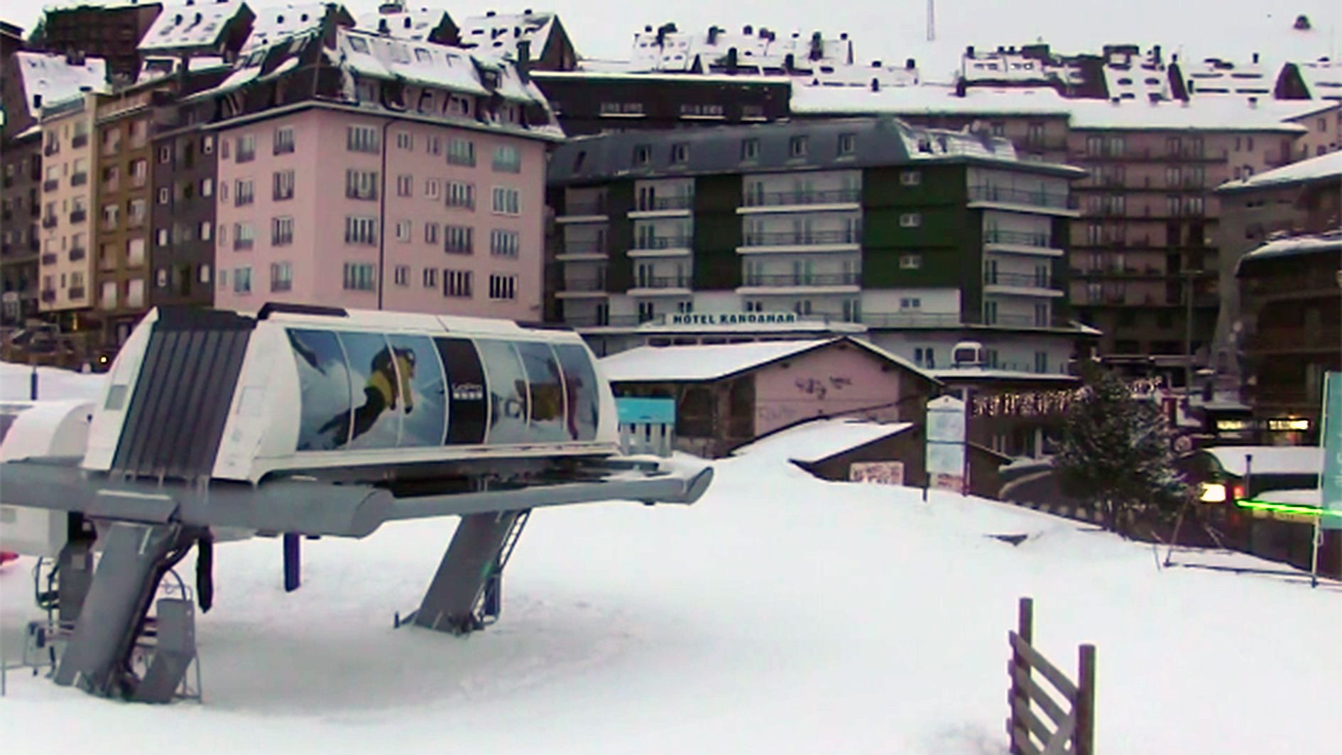Una imatge del Pas de la Casa amb l'estació en primer terme. Una imatge del Pas de la Casa amb l'estació en primer terme.
