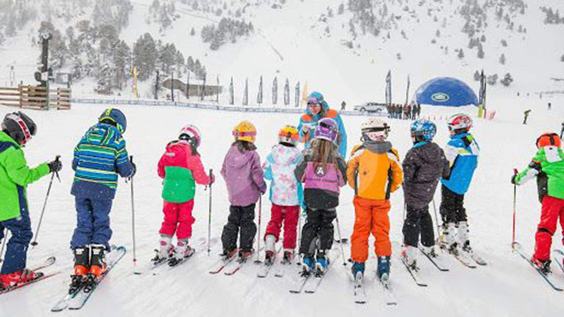 Imatge d'arxiu d'una jornada d'esquí escolar.
