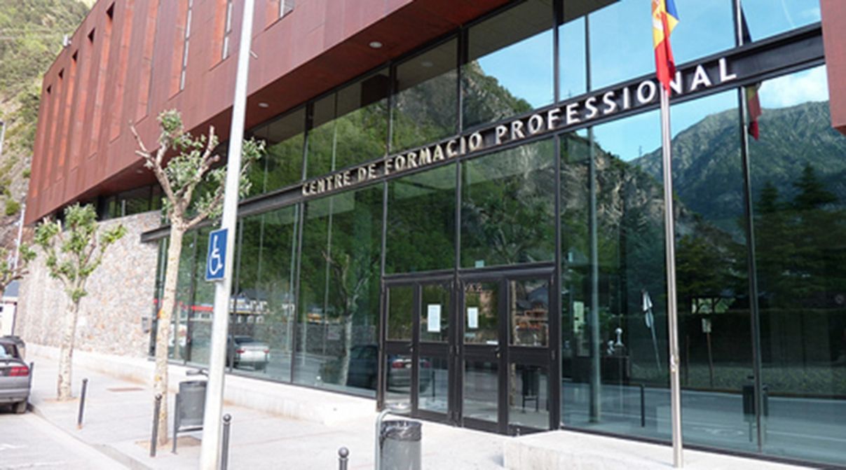 El Centre de Formació al Llarg de la Vida està ubicat a Aixovall.