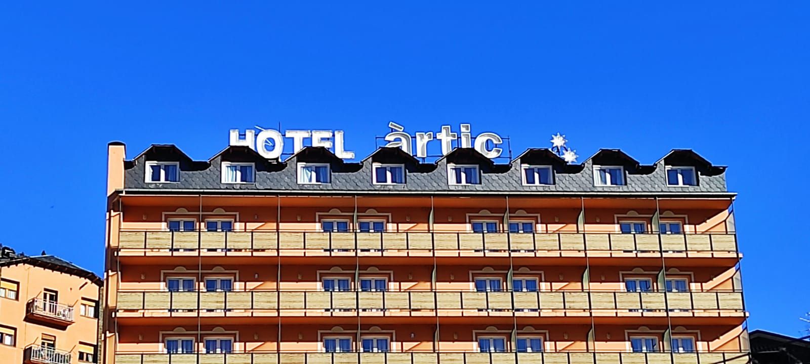 L'antic hotel Àrtic serà un bloc de pisos de lloguer.