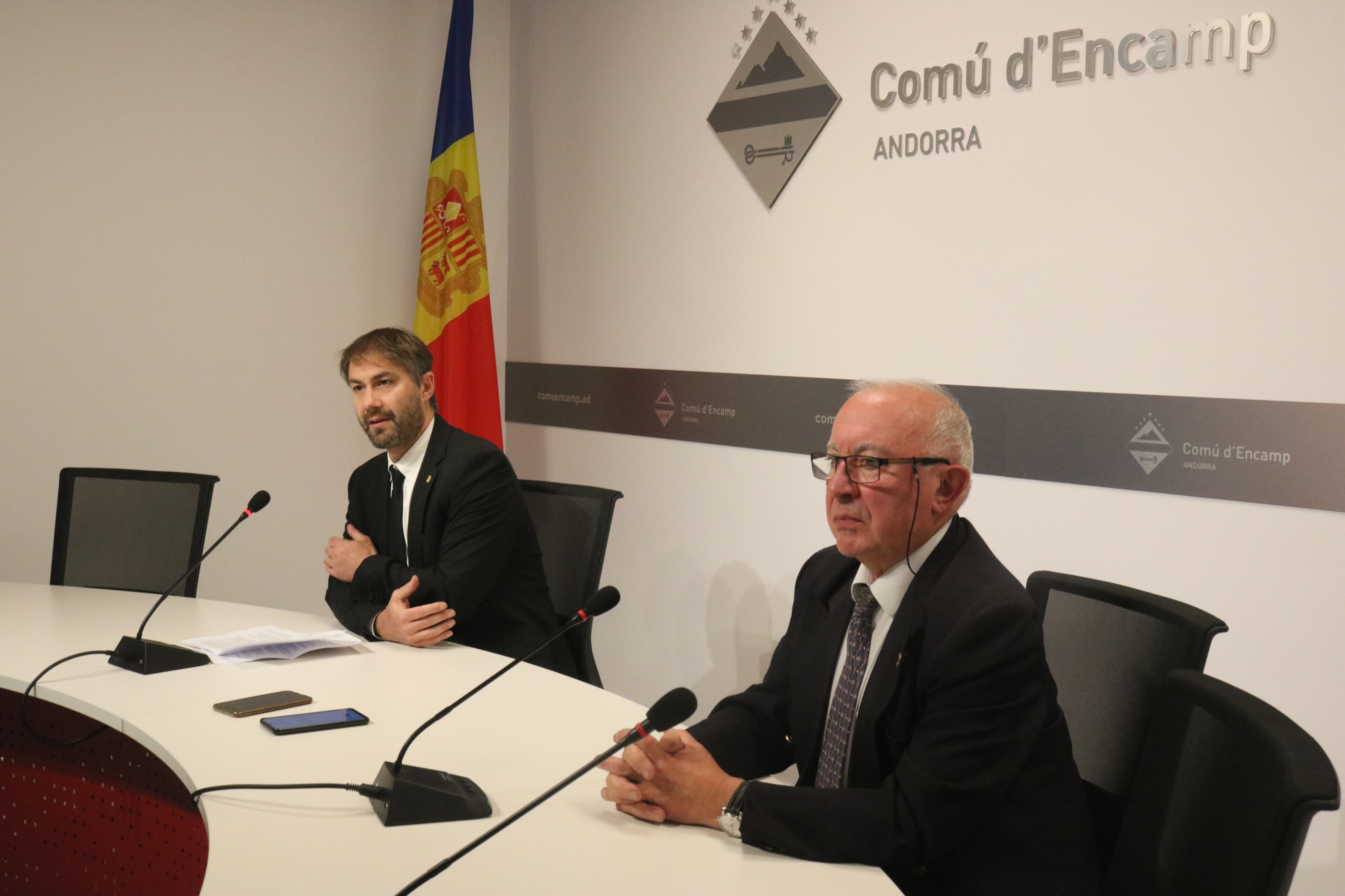 Rios i Riba, durant una roda de premsa a la finalització d'una sessió de comú anterior.