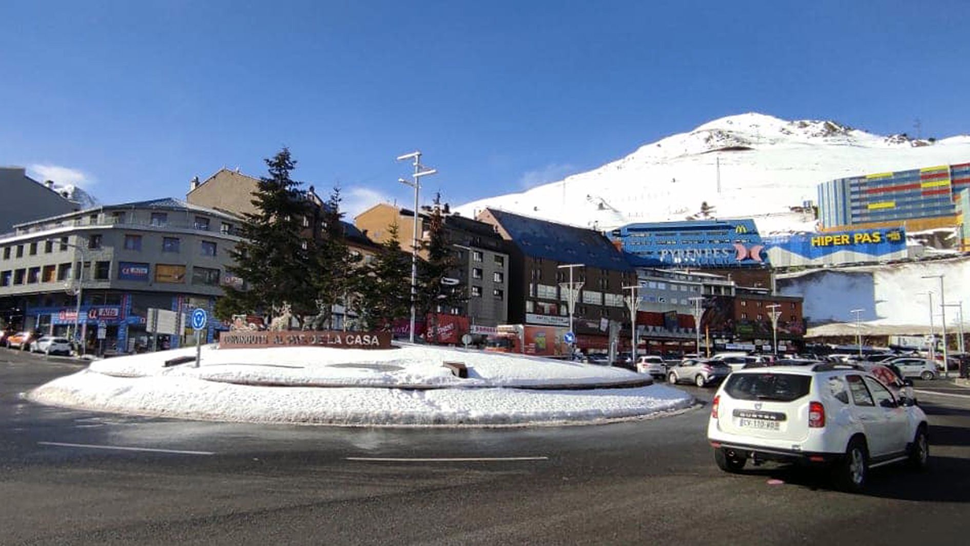 Empresaris del Pas reclamen que el túnel sigui gratuït i més atenció per al poble Altaveu el