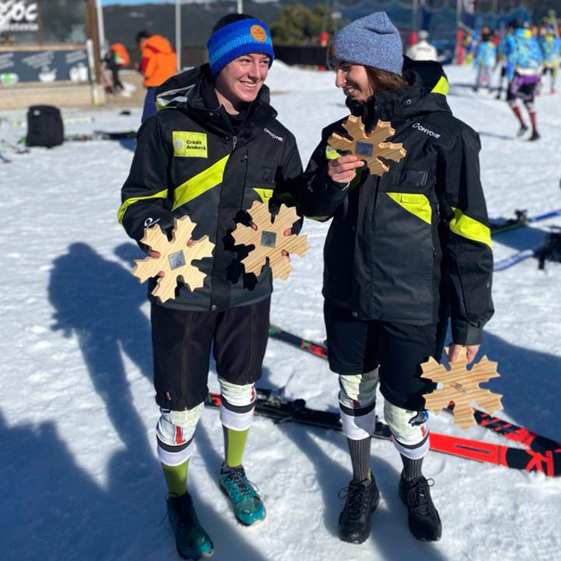 Les dues esquiadores andorranes després d'haver pujat al podi.