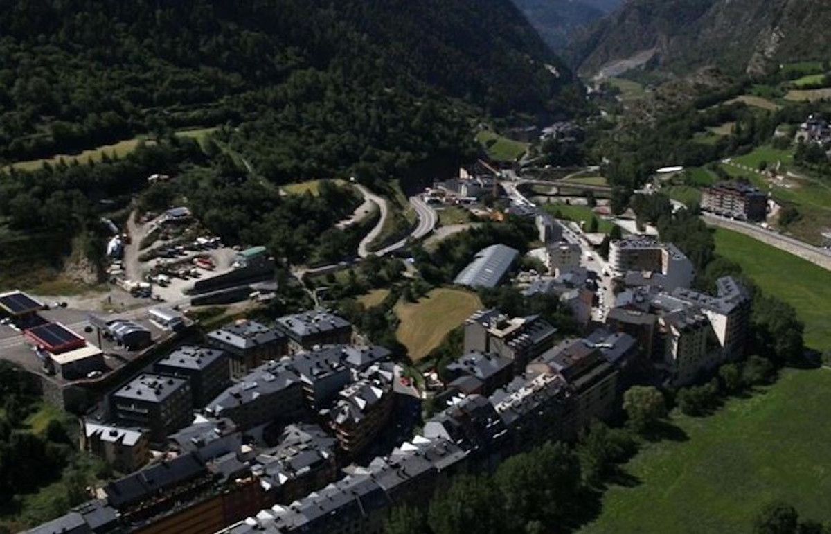 Vista aèria del terreny on s'ubicarà el futur aparcament.