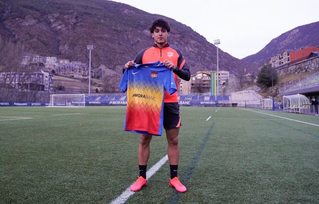 Saverio amb la samarreta de l'FC Andorra.