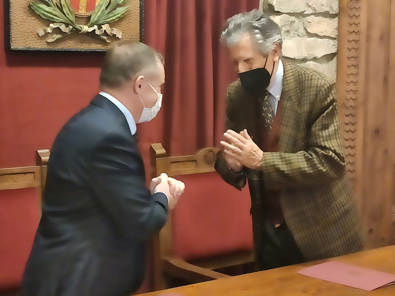 Majoral i Noguero després de la signatura del conveni.