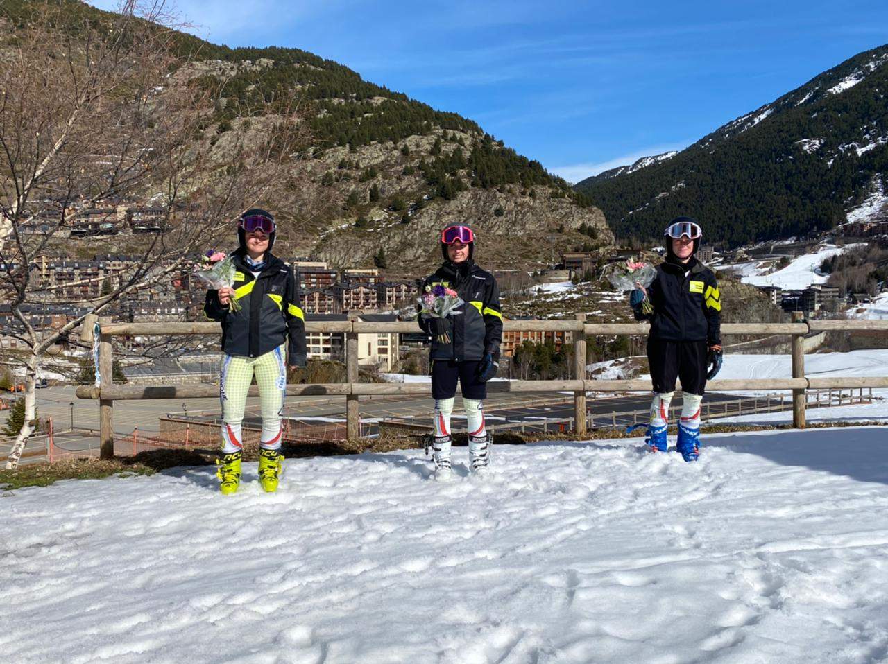 El podi de supergegant femení