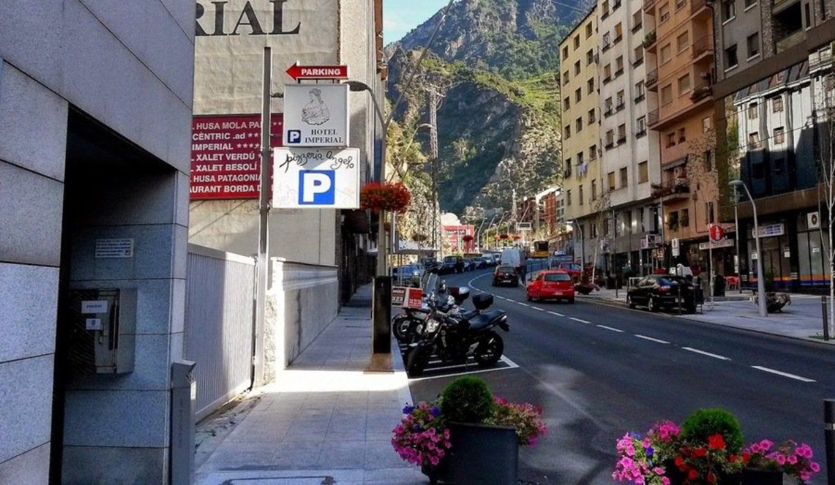 L'avinguda Rocafort, a Sant Julià de Lòria.