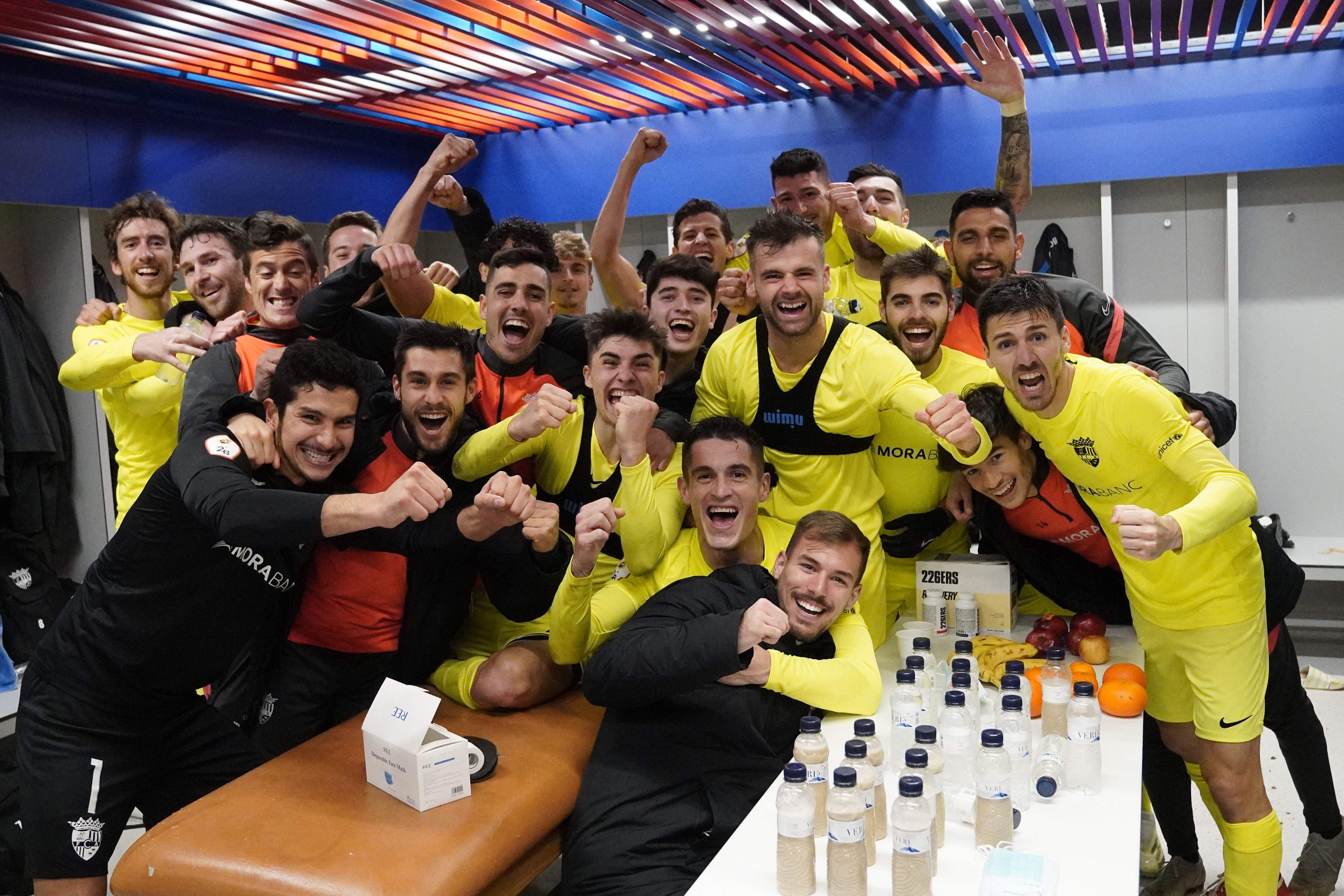 Els jugadors tricolors celebren la victòria contra el Barça B al vestuari del Johan Cruyff.