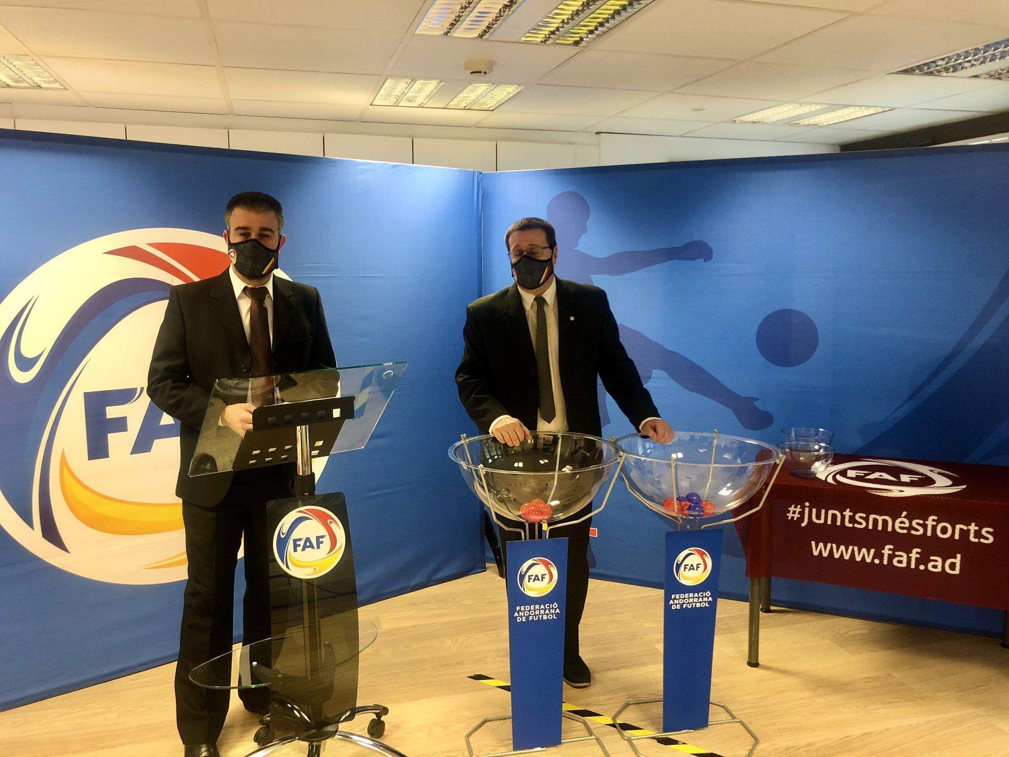 Un instant del sorteig de la Copa Costitució.