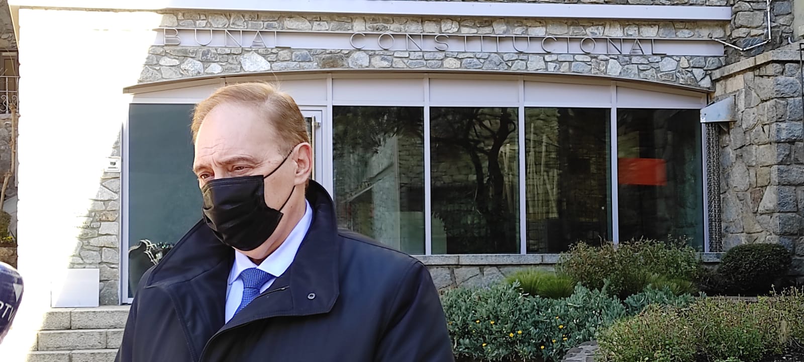 Josep Pintat davant la seu del Tribunal Constitucional el dia de la presentació del recurs.