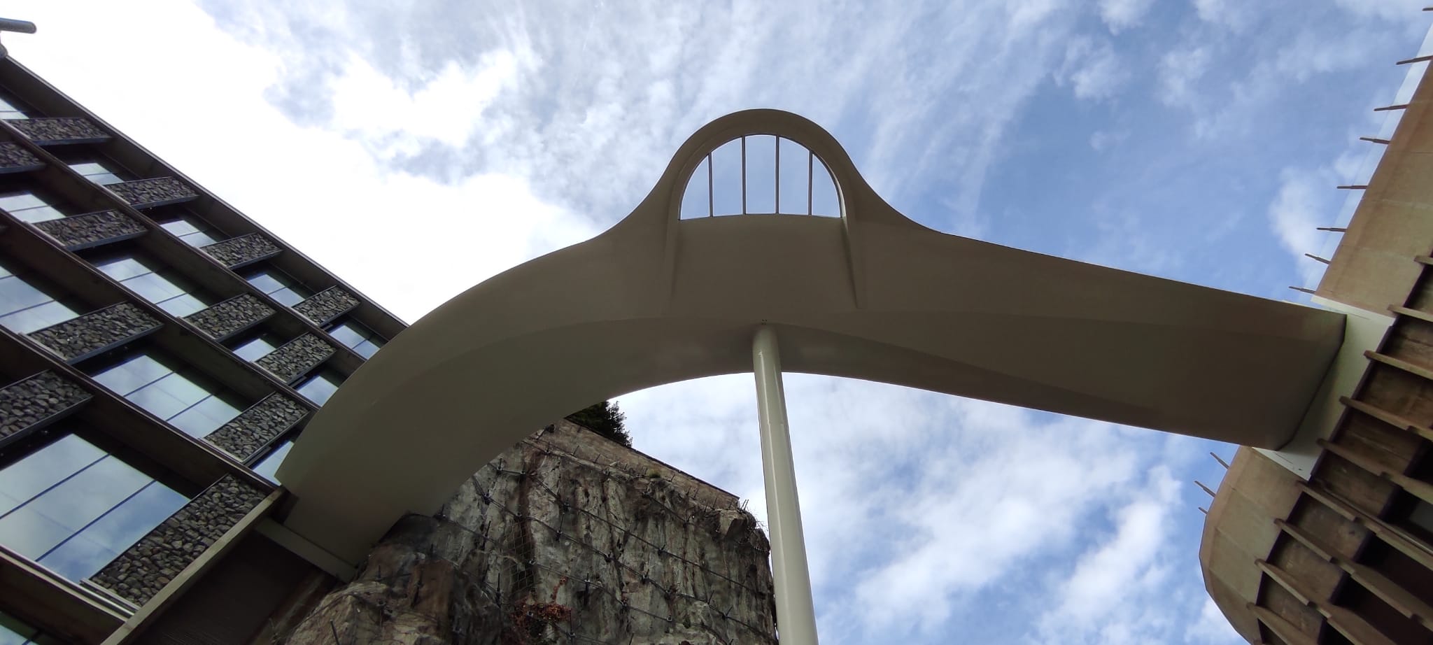 La passarel·la ara sí que està totalment acabada.