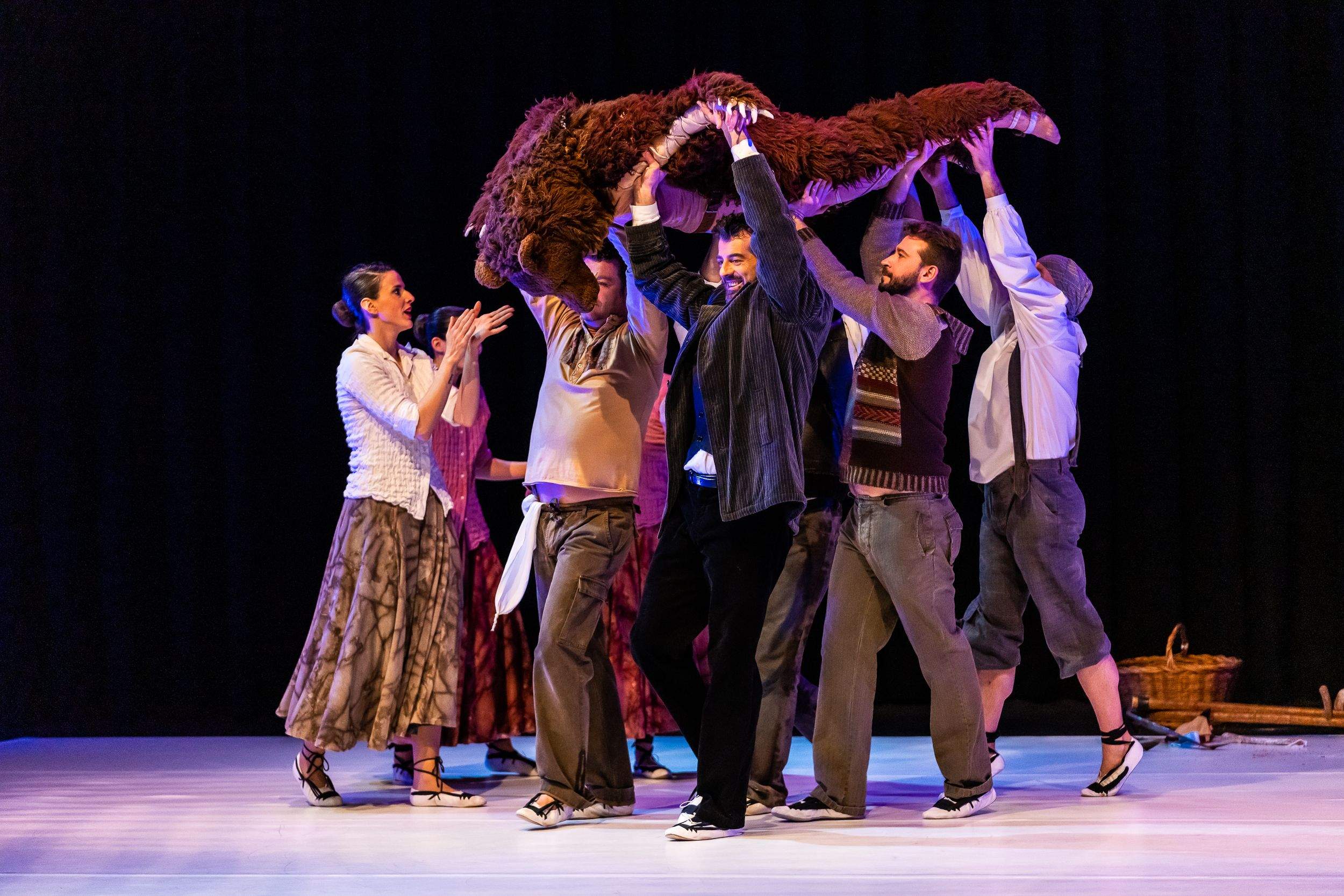 Representació de 'L'Ossa' a càrrec de l'Esbart Sant Romà.