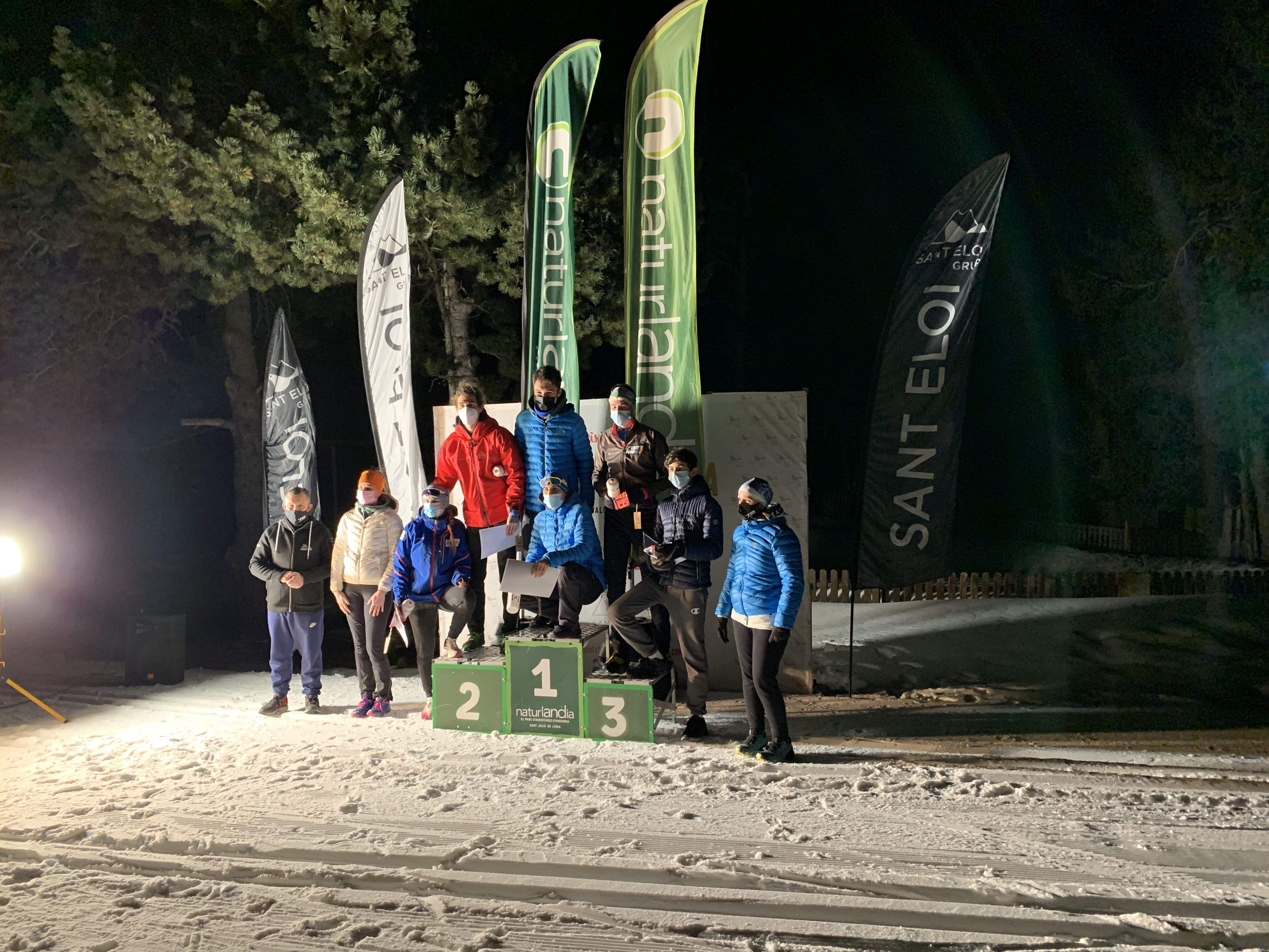 El podi amb les primeres parelles classificades.