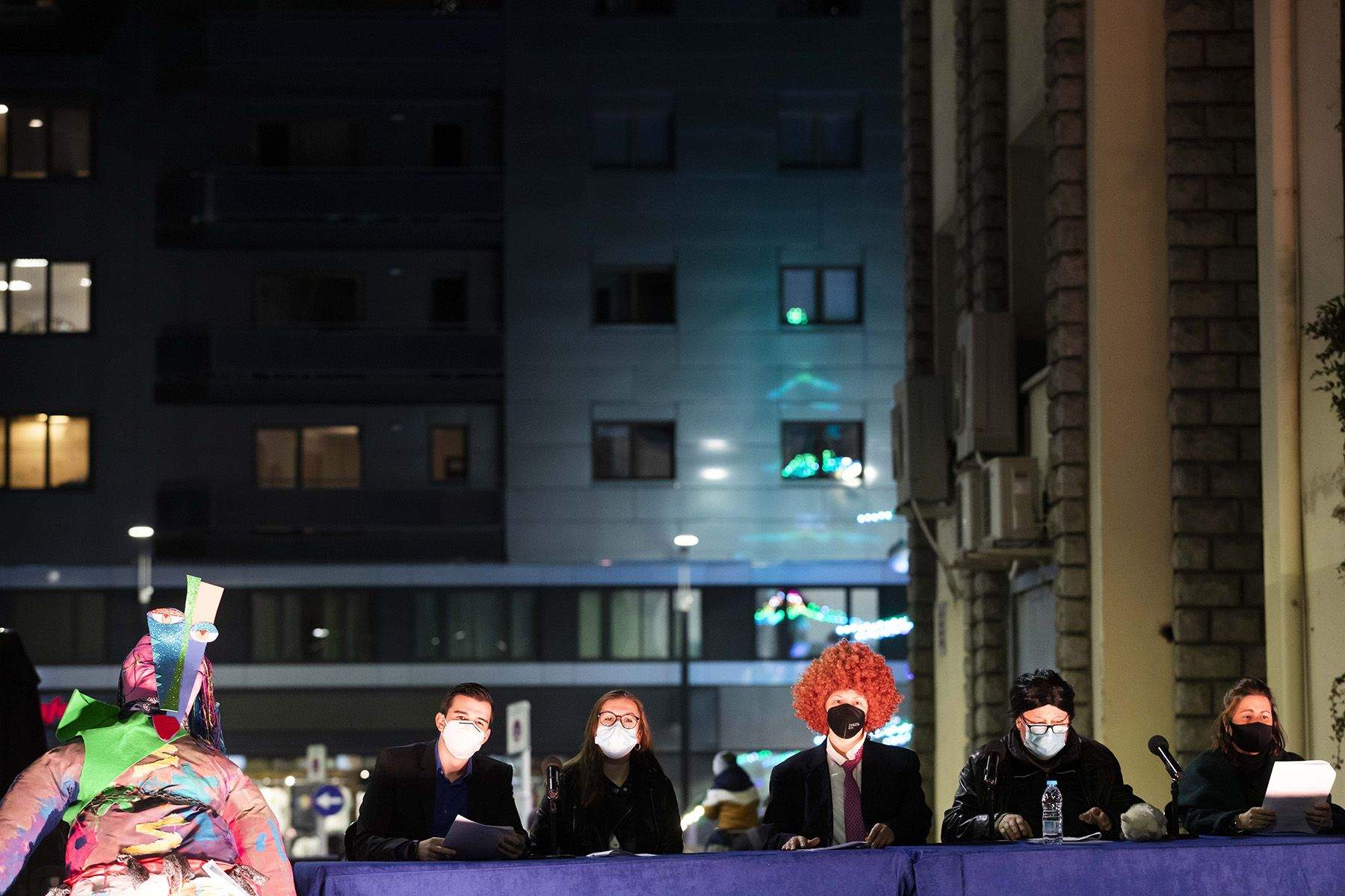 Un moment del judici-roda de premsa al rei Carnestoltes.