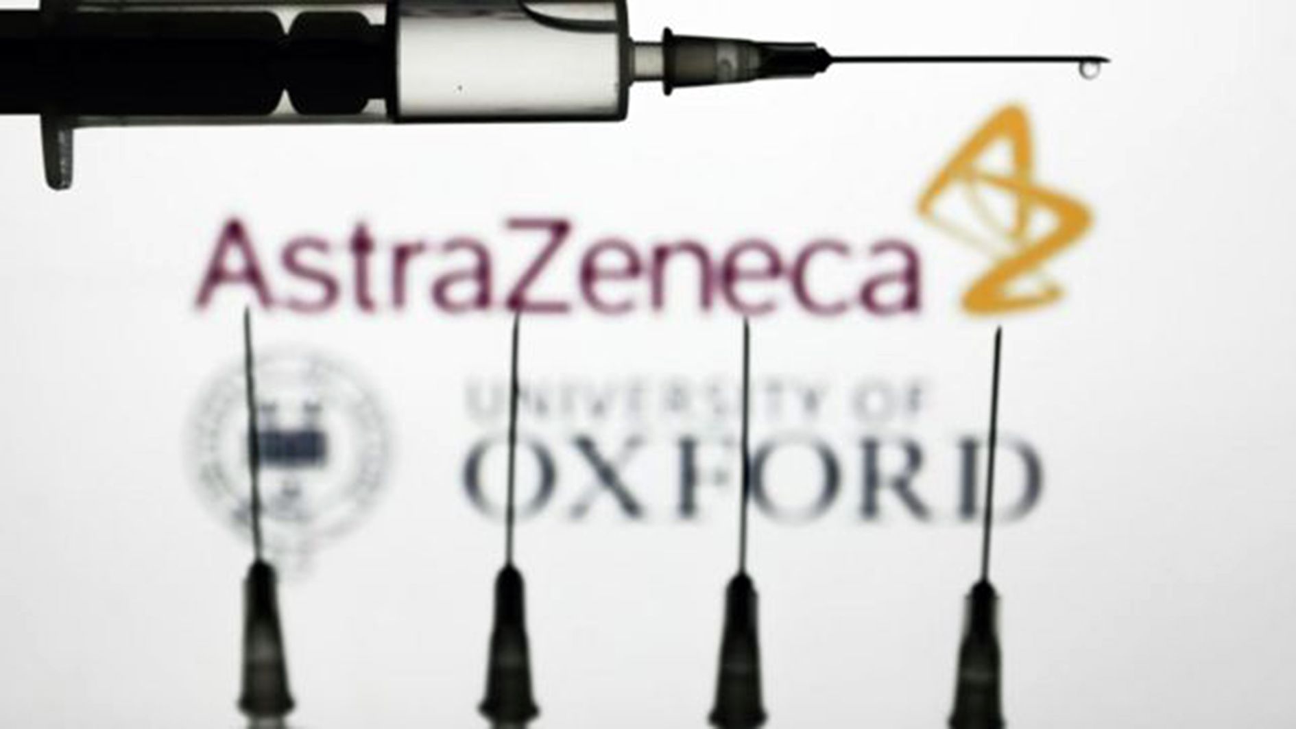 La vacuna d'AstraZeneca i Oxford està homologada però no 'cobreix' algunes variants.
