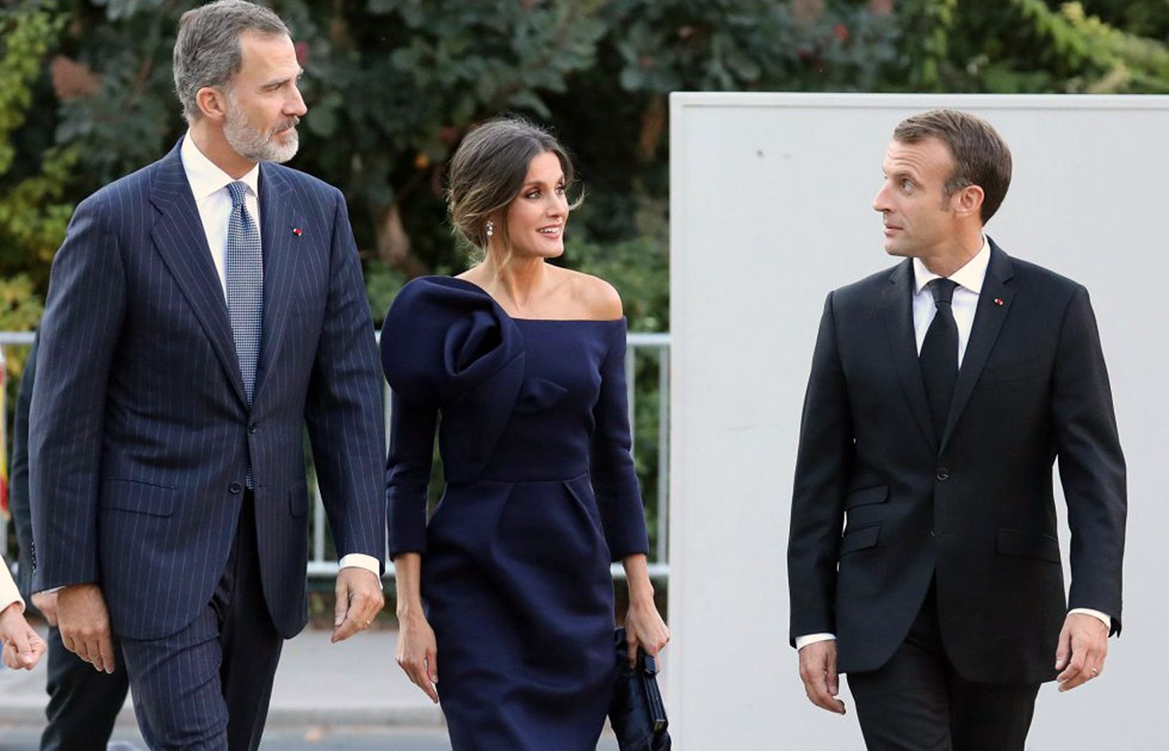 Felip, Letizia i Macron en una trobada a París.
