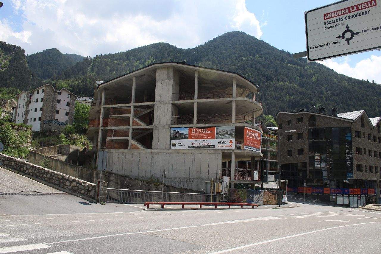 Un edifici inacabat.