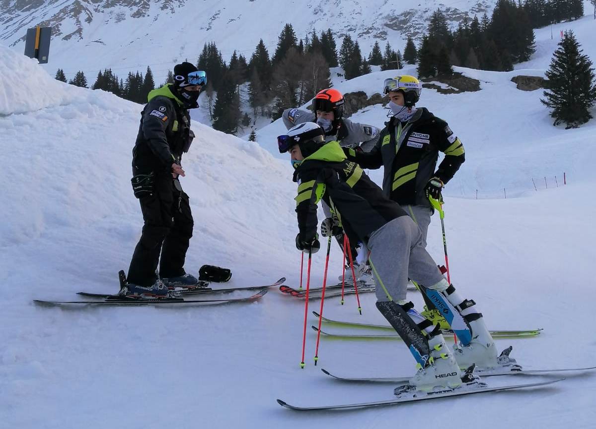 Integrants de l'equip nacional d'esquí a San Bernardino.