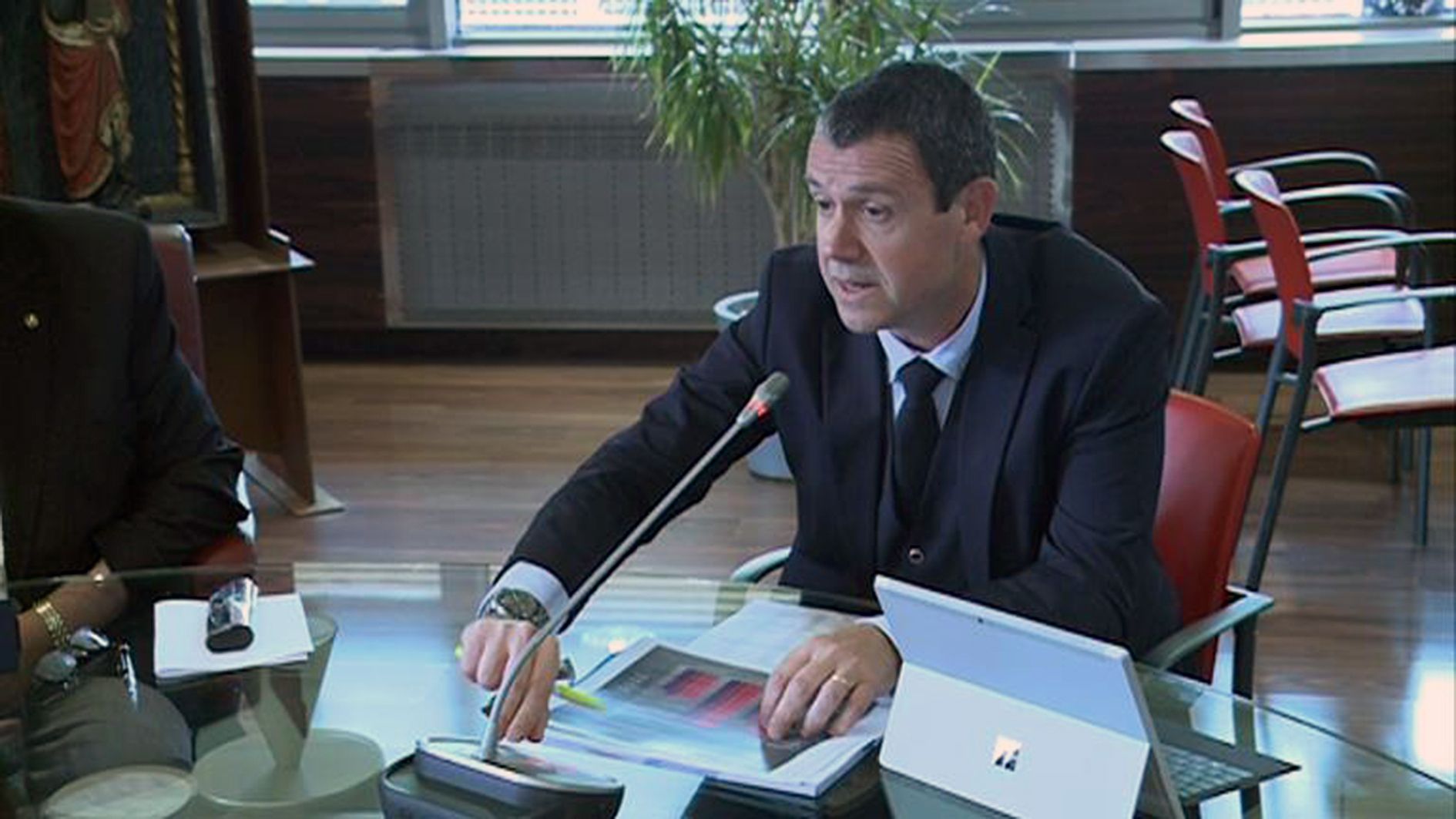 Francesc Oriol donant comptes al comú quan diriga el Palau de Gel. Francesc Oriol donant comptes al comú quan diriga el Palau de Gel.